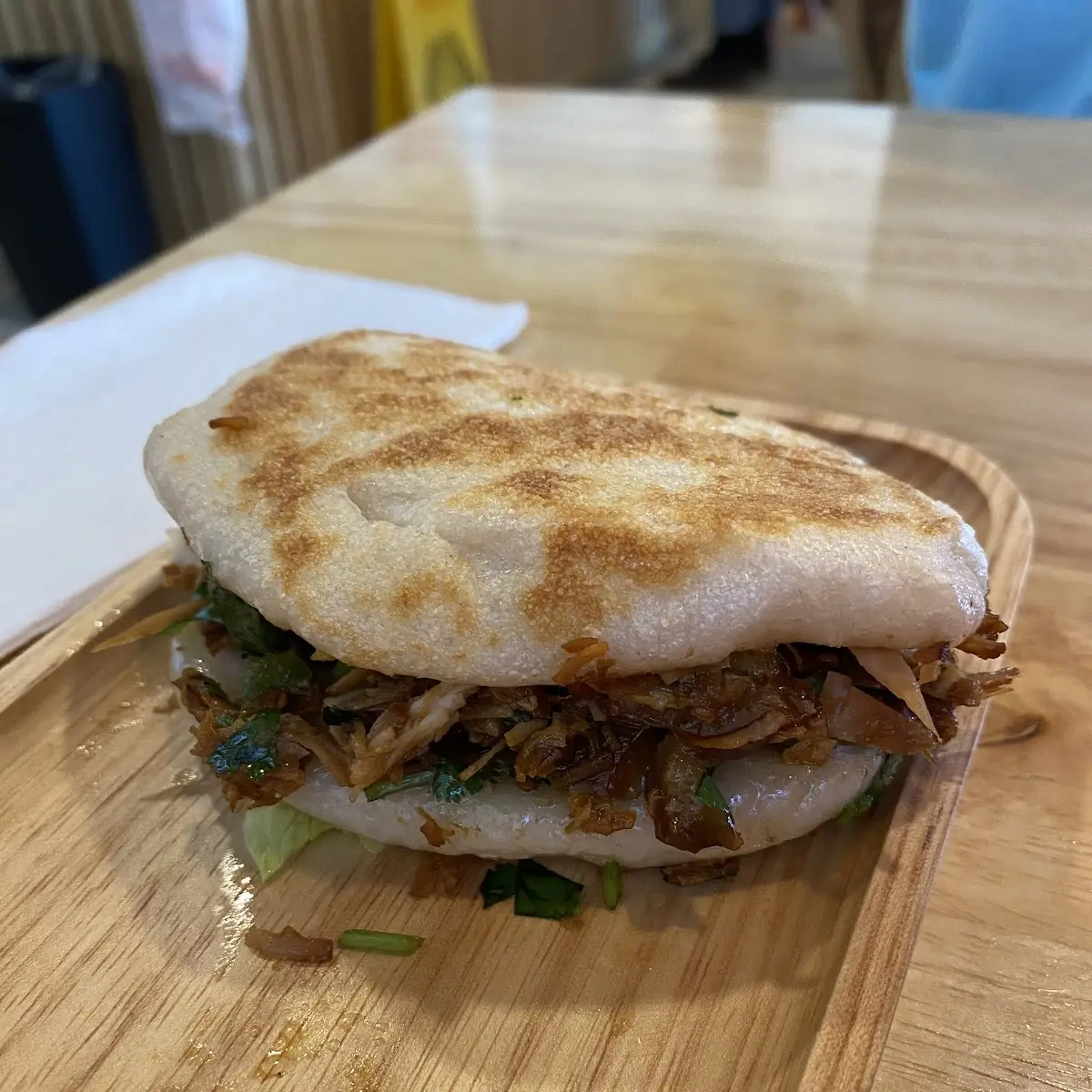 肉夹馍 stewed pork burger